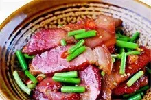 秋冬食腊肉要先煮后炒